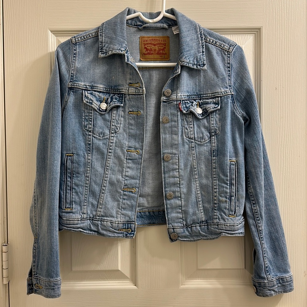 Levi’s cropped jean jacket